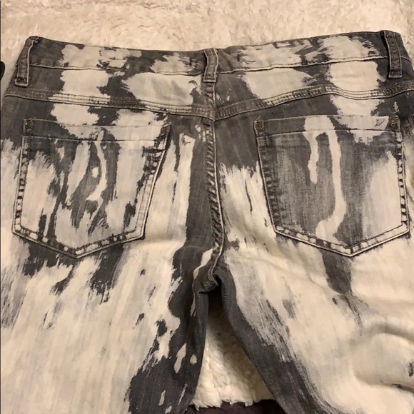 Free people jeans. Gray and white. Very cool. - Picture 5 of 7